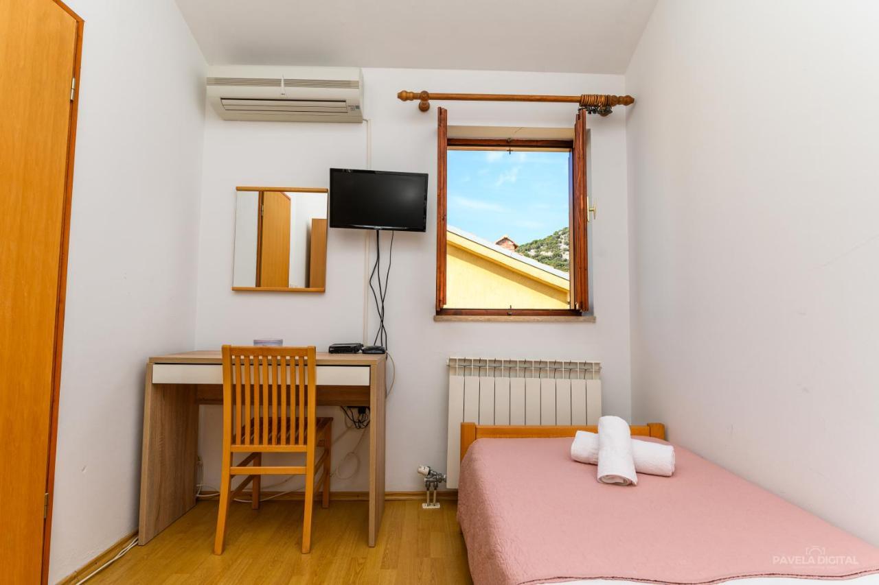 Sobe I Apartman Mareta Miholascica Exterior photo