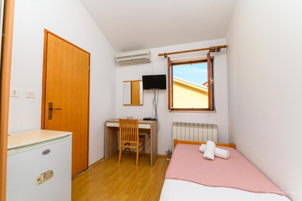 Sobe I Apartman Mareta Miholascica Exterior photo