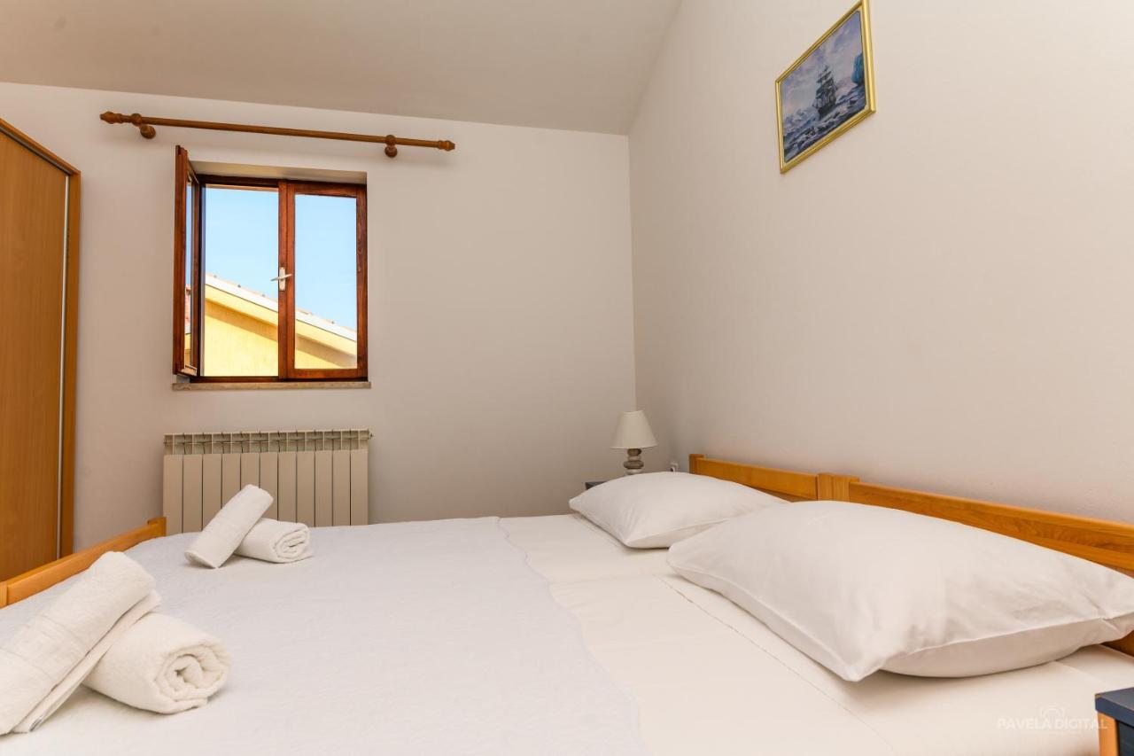 Sobe I Apartman Mareta Miholascica Exterior photo