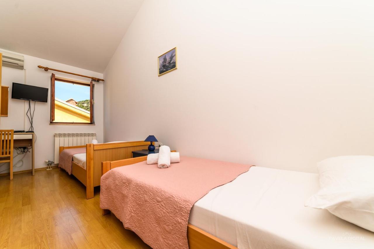 Sobe I Apartman Mareta Miholascica Exterior photo