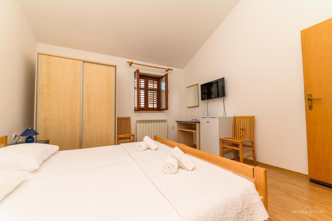 Sobe I Apartman Mareta Miholascica Exterior photo